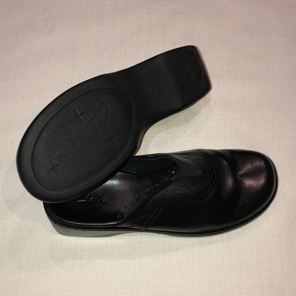 Clarks Women's Black Leather Wedge Mules - Picture 8 of 8